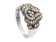 Jewellery, RING, platinum, in auction: Lilla jewellery – Tuesday 12 August