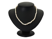 Jewellery, PEARL NECKLACE, clasp in 18K gold, in auction: Lilla jewellery – Tuesday 12 August