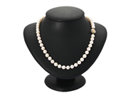 Jewellery, PEARL NECKLACE, cultured pearls approx. 7 mm, in auction: Lilla jewellery – Tuesday 26 August