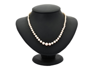 Jewellery, PEARL NECKLACE, clasp in silver with marcasites, in auction: Lilla jewellery – Tuesday 26 August