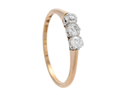 Jewellery, THREE STONE RING, 18K gold / platinum, in auction: Lilla jewellery – Tuesday 9 September