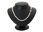 Jewellery, PEARL NECKLACE, cultured pearls approx. 5,5-6,0 mm, in auction: Lilla jewellery – Tuesday 23 September