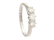 Jewellery, THREE STONE RING, 18K white gold, in auction: Lilla jewellery – Tuesday 23 September