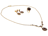Jewellery, SET OF JEWELLERY, necklace, in auction: Lilla jewellery – Tuesday 7 October