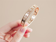 Jewellery - VAN CLEEF & ARPELS, Perlée clovers bracelet - View 5