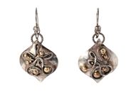 Jewellery, PINK TAIKON, earrings, in auction: Modern – Saturday 8 November