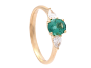 Jewellery - RING, 18K gold with oval emerald 0,60 ct - View 1