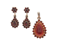 Jewellery, SET OF JEWELLERY, earrings, in auction: General – Tuesday 11 November