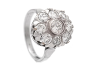 Jewellery, CLUSTER RING, 18K white gold, in auction: Christmas – Saturday 13 December
