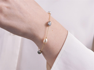 Jewellery - PEARL BRACELET, 18K gold - View 3