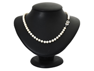 Jewellery, PEARL NECKLACE, cultured salt water pearls approx. 5,5-6,0 mm, in auction: Lilla jewellery – Tuesday 2 December