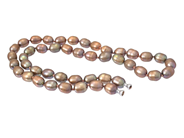 Jewellery, NECKLACE, cultured dyed freshwater pearls approx. 6,5 mm, in auction: Lilla jewellery – Tuesday 2 December
