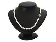 Jewellery, PEARL NECKLACE, cultured pearls approx. 6,0-6,5 mm, in auction: Lilla jewellery – Tuesday 2 December