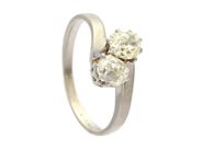 Jewellery, TWO STONE CROSS OVER RING, 18K white gold, in auction: Lilla jewellery – Tuesday 16 December 2025