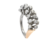 Jewellery, RING, 18K white gold/gold, in auction: Christmas – Saturday 13 December