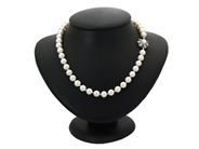 Jewellery, PEARL NECKLACE, clasp in 18K white gold, in auction: Lilla jewellery – Tuesday 13 January
