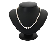 Jewellery, PEARL NECKLACE, clasp in 18K white gold, in auction: Lilla jewellery – Tuesday 13 January