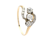 Jewellery, THREE STONE RING, 18K gold, in auction: Lilla jewellery – Tuesday 13 January