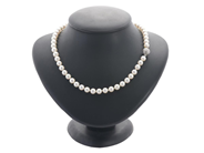 Jewellery, PEARL NECKLACE, cultured salt-water pearls approx. 6,8 mm, in auction: Lilla jewellery – Tuesday 27 January