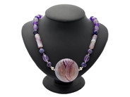 Jewellery, NECKLACE, dyed agate, in auction: General – Tuesday 3 February