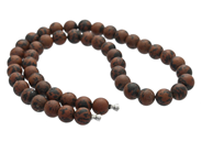 Jewellery, NECKLACE, brown beads, in auction: Lilla jewellery – Tuesday 24 February