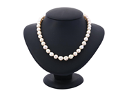 Jewellery, PEARL NECKLACE, cultured pearls approx. 7,8-8,8 mm, in auction: Lilla jewellery – Tuesday 24 March