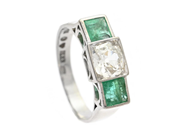 Jewellery, THREE STONE RING, 18K white gold, in auction: Classic – Saturday 21 March