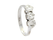 Jewellery, THREE STONE RING, 18K white gold, in auction: Lilla jewellery – Tuesday 21 April