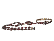 Jewellery, SET OF JEWELLERY, yellow metal, in auction: Lilla jewellery – Tuesday 21 April