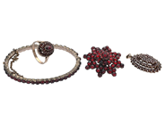 Jewellery, SET OF JEWELLERY, ring and pendant, in auction: Lilla jewellery – Tuesday 21 April
