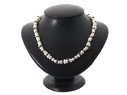 Jewellery, KUMKUM, necklace, in auction: General – Tuesday 23 June