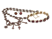 Jewellery, SET OF JEWELLERY, bracelet, in auction: Lilla jewellery – Tuesday 5 May