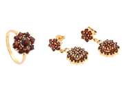 Jewellery, SET OF JEWELLERY, ring, in auction: Lilla jewellery – Tuesday 5 May