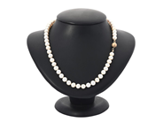 Jewellery, PEARL NECKLACE, cultured freshwater pearls approx. 6,8-7,2 mm, in auction: General – Tuesday 26 May