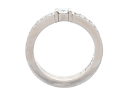 Jewellery - RING,18K white gold, princess cut diamond approx. 0,20 ct and 24 brilliant cut diamonds approx. 0,38 ctw - View 2
