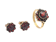 Jewellery, SET OF JEWELLERY, ring, in auction: Lilla jewellery – Tuesday 16 June