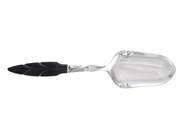 Silverware, CAKE SLICE, silver, in auction: Lilla jewellery – Tuesday 14 July