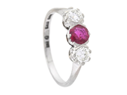 Jewellery, THREE STONE RING, 18K white gold, in auction: Lilla jewellery – Tuesday 14 July