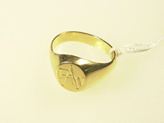 Pawnitems, 1 signet-ring (grav & skev) 18K. weight 12,8g, in auction: Pawn – Wednesday 26 January 2005