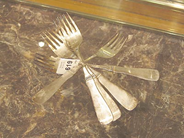 Pawnitems, 5 tableforks in silver, modell Uppsala, in auction: Pawn – Wednesday 29 June 2005