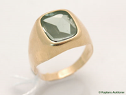 Pawnitems, Signet-ring, with green stone 18K imperfect - damaged skena engraved SIZE 20 1/4 6,2g, in auction: Pawn – Tuesday 17 January 2006
