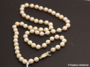 Pawnitems, Pearlnecklace, 54cm with clasp 18K (bör restringed om), in auction: Pawn – Tuesday 21 February 2006