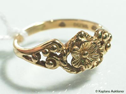 Pawnitems, 1 ring "blomstermotiv", stl:15 1/2, in auction: Pawn – Thursday 30 March 2006