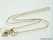 Pawnitems, 1 chain box-chain approx 38cm, 1 pendant/heart 18K. weight 2,7g, in auction: Pawn – Thursday 13 April 2006