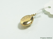 Pawnitems, 1 locket 18K. weight 1,3g, in auction: Pawn – Thursday 13 April 2006