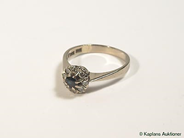 Jewellery, RING, 18K vg with dia approx 0,38ct approx W/SI, in auction: Classic – Saturday 29 April 2006