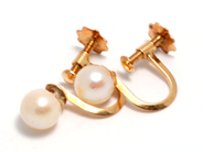 Pawnitems, Earrings, one pair 18K with pearls, in auction: Pawn – Tuesday 30 May 2006