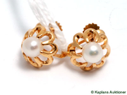 Pawnitems, Earrings, one pair 18K with pearls, in auction: Pawn – Tuesday 30 May 2006