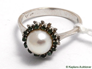 Pawnitems, 1 ring vg with green stones & pearl, stl:18, in auction: Pawn – Thursday 29 June 2006