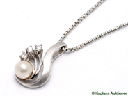 Pawnitems, Necklace, 18K white gold Box-chain 38cm Pendant 18K white gold with small diamonds o pearl, in auction: Pawn – Tuesday 25 July 2006